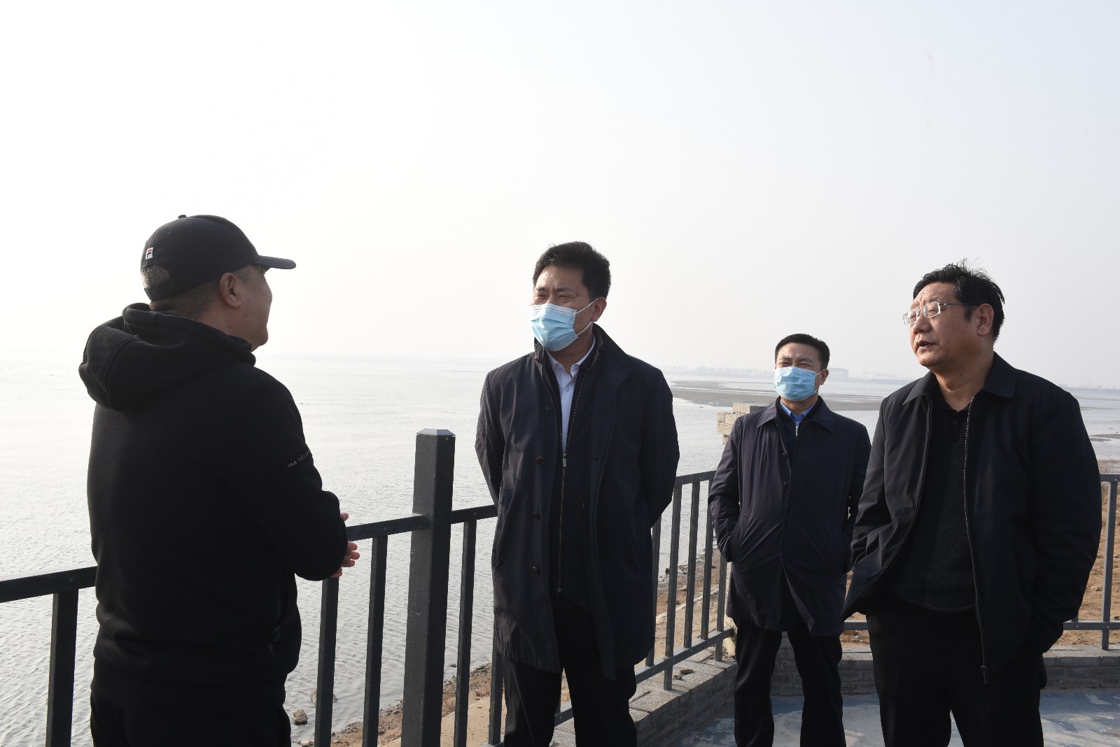 张振锋在踏查七里海流域河道时强调推动七里海流域水环境持续改善